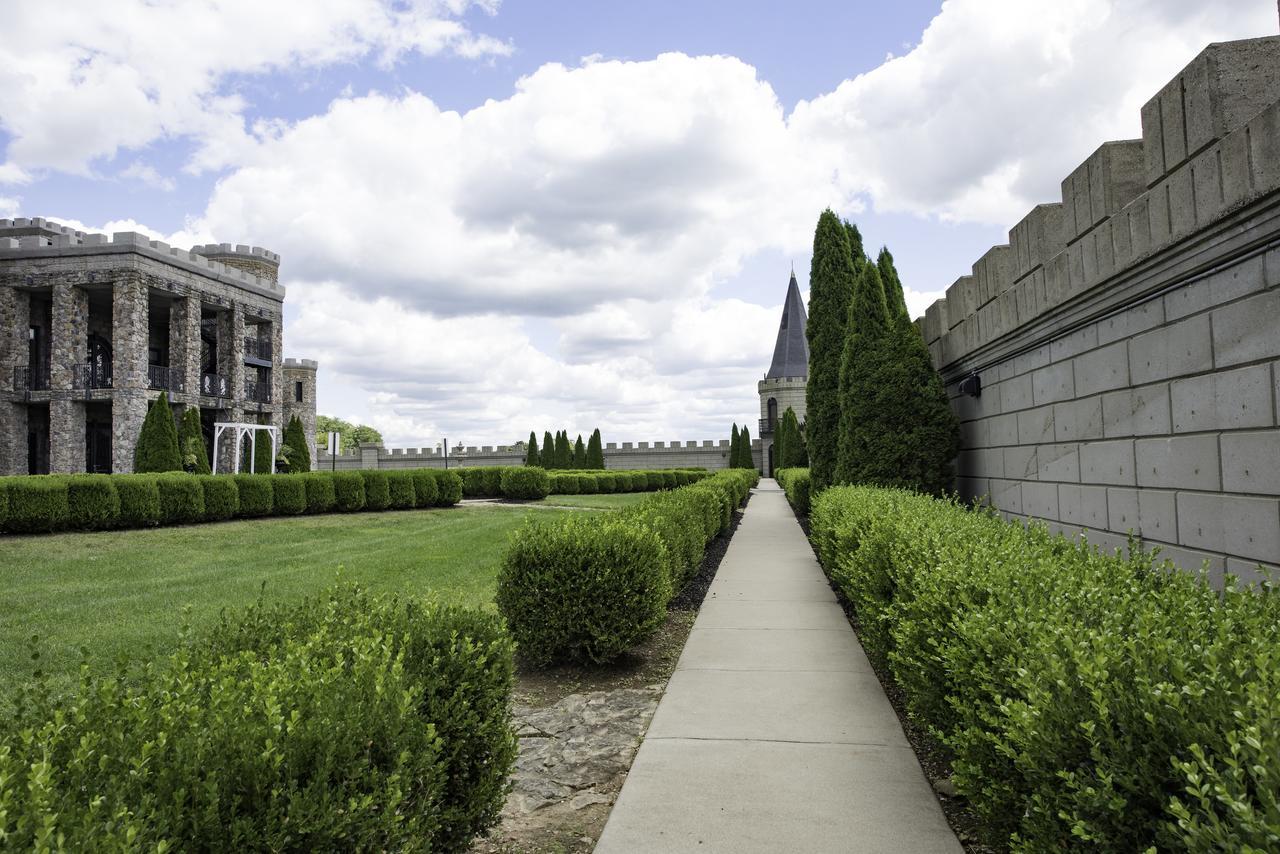 Kentucky Castle Hotel Versailles Exterior foto