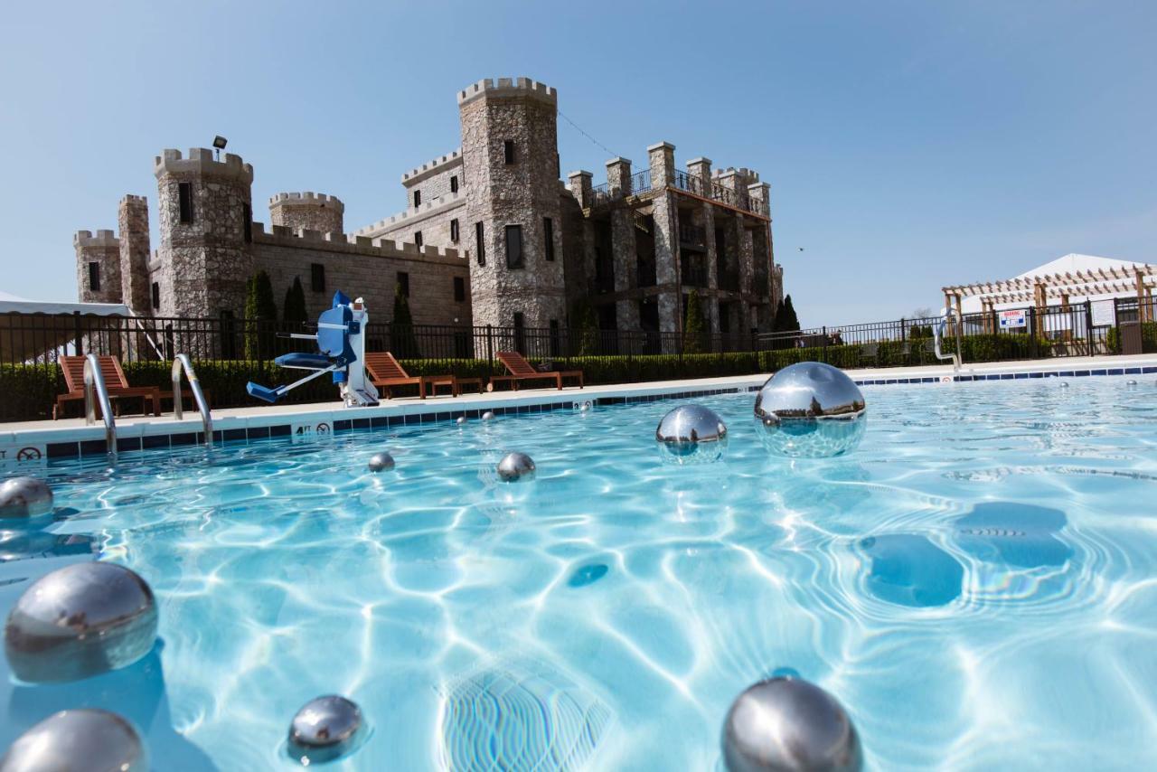 Kentucky Castle Hotel Versailles Exterior foto